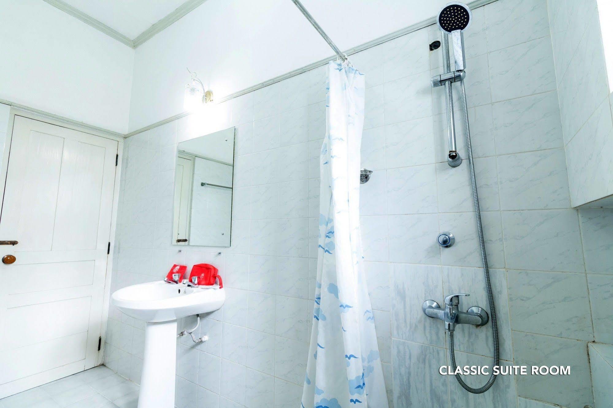Zen Rooms Modern City Inn 尼甘布 外观 照片